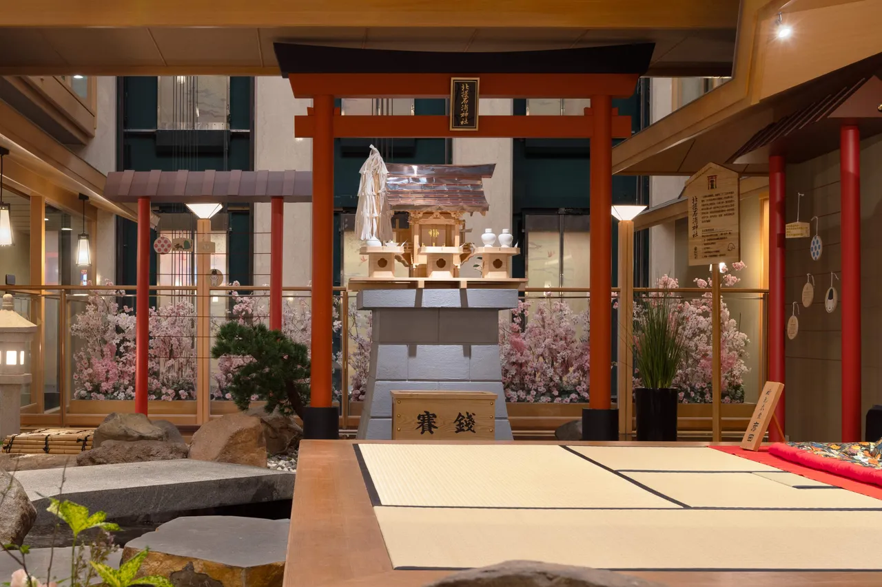 元旦于日胜生加贺屋6楼北投石浦神社参拜并挂上绘马，为新一年祈福。日胜生加贺屋提供