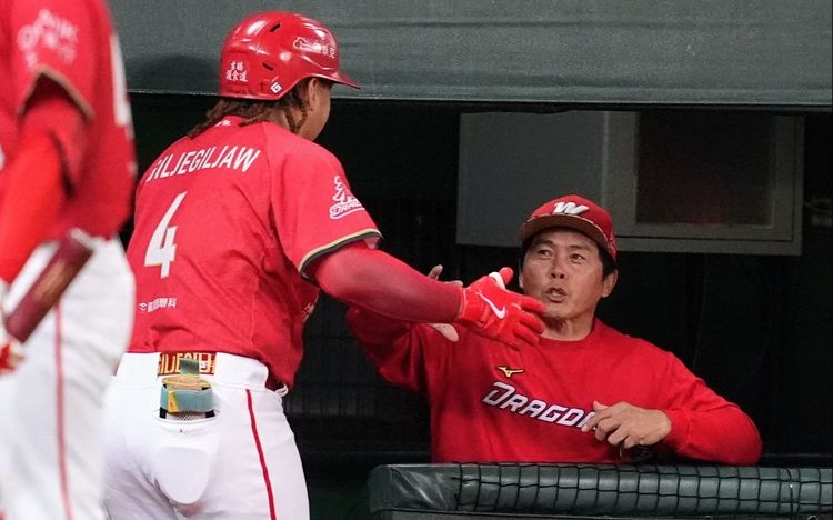 味全龍戰績倒數第2　驚傳拿洋教練開刀！「一個都不留」