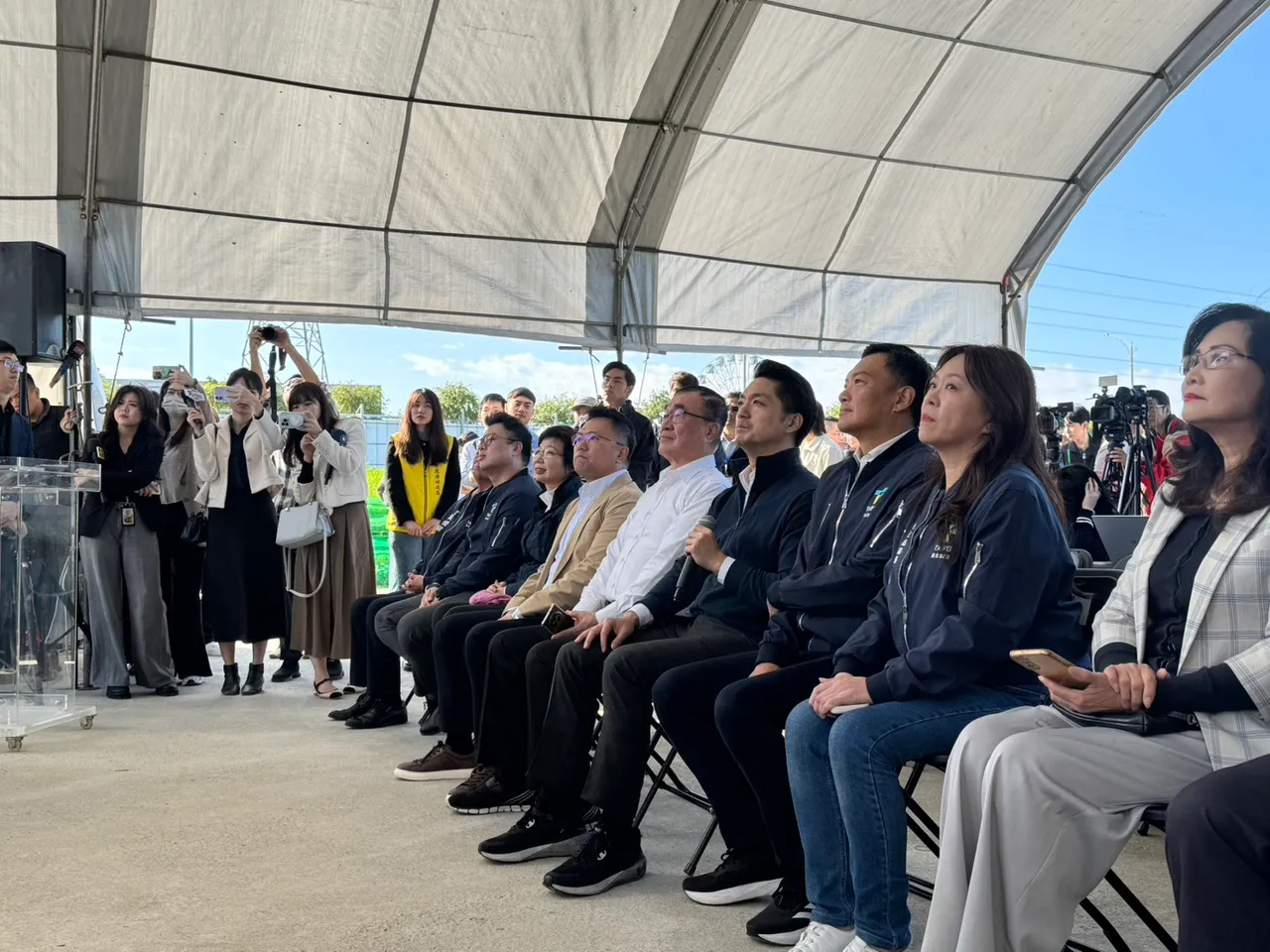 李四川与蒋万安一同视察北士科T17、T18基地。张彩茜摄