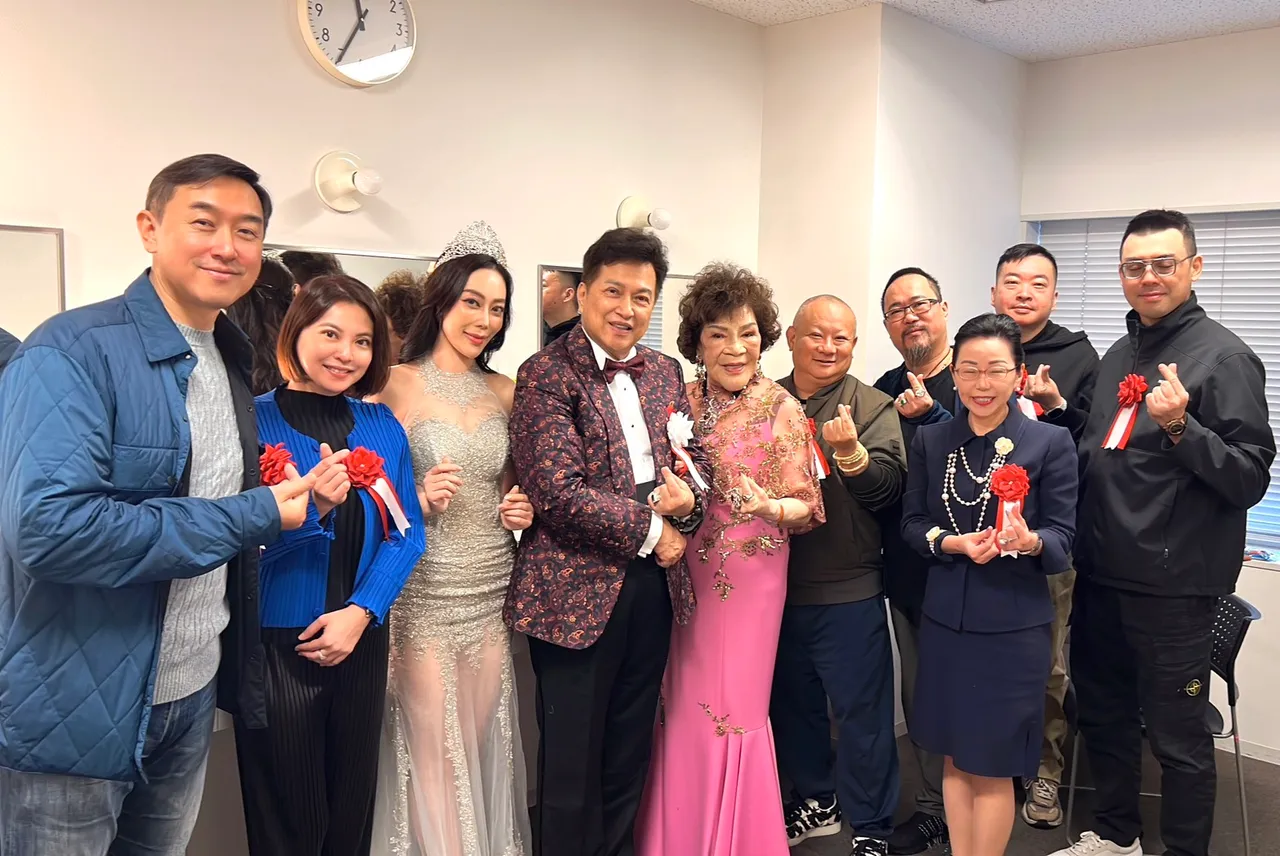 周遊、李朝永和與會貴賓合影。李朝永提供