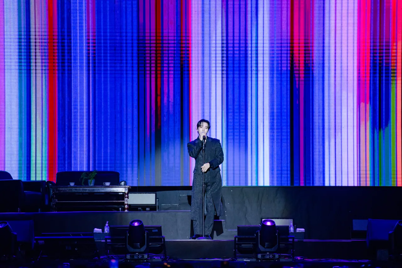 李俊昊深情献唱。SHOWOFFICE提供