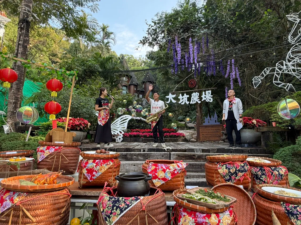 农村与水保署「田妈妈期末联系会报」昨天登场，地主大坑休闲农场以「饭担文化」热情款待。大坑休闲农场提供