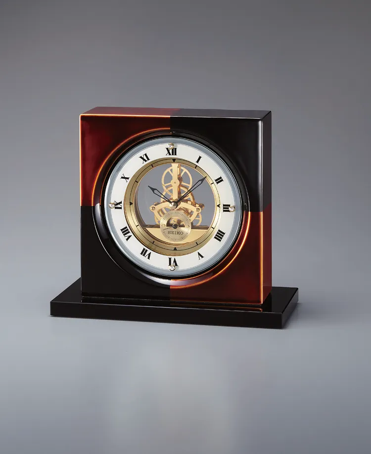 Seiko Clock DECOR系列全新高級座鐘BZ810K，4萬6000元。品牌提供