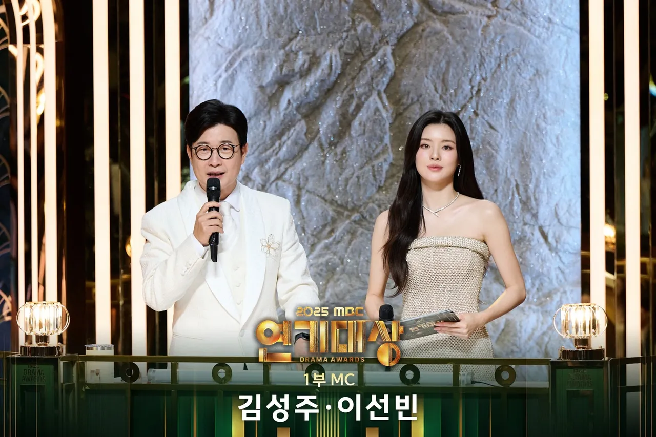 金圣柱（左）、李先彬担任MBC演技大赏主持人。翻摄MBC