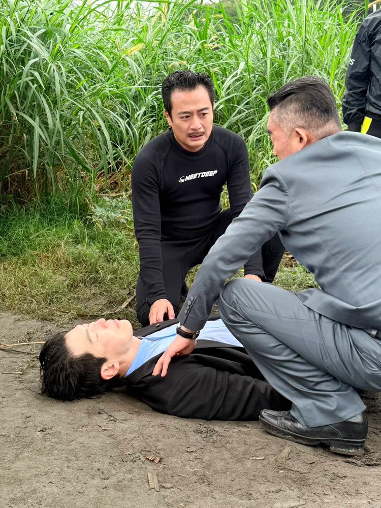 黃少祺被林佑星人工呼吸搶救。三立提供