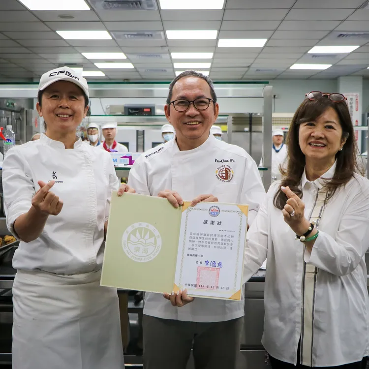 東海高中董事長致贈感謝函給吳寶春師傅。校方提供