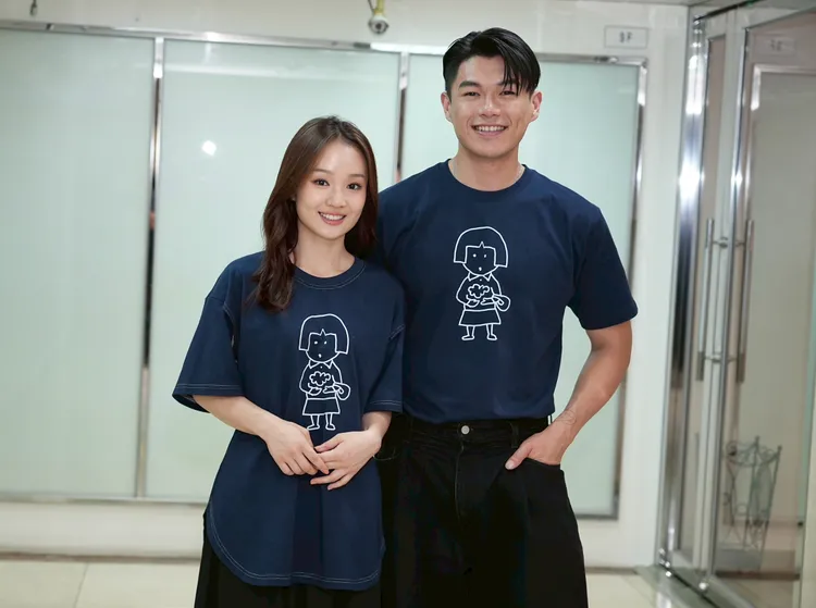 方郁婷（左）和柯炜林接受《壹苹新闻网》专访。彭欣伟摄