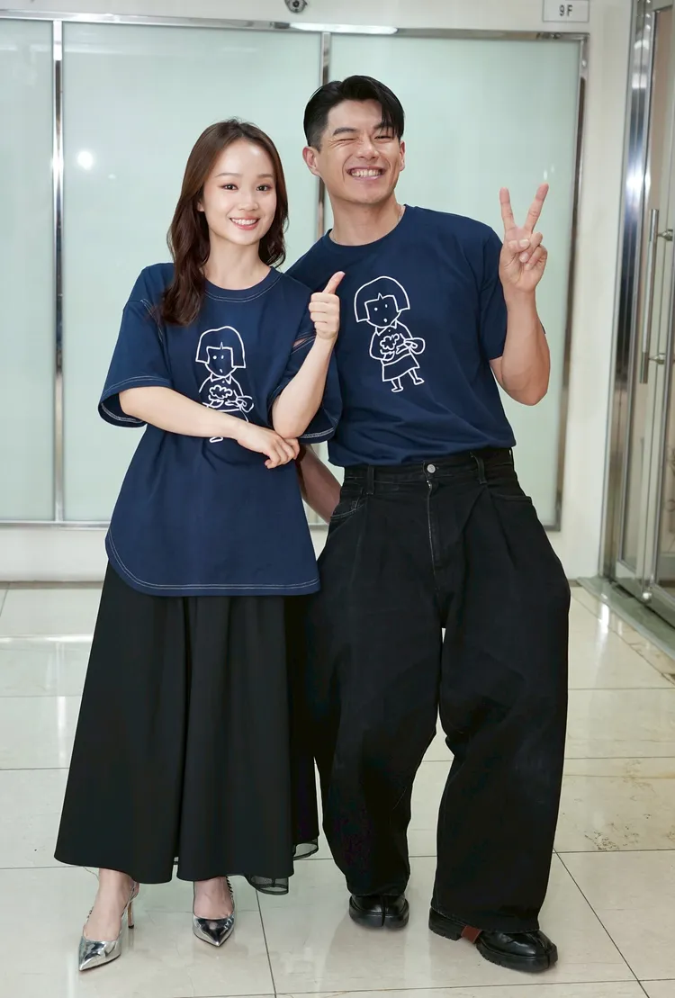 方郁婷（左）和柯煒林合作《大濛》。彭欣偉攝