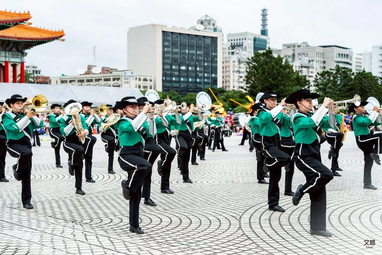 橘色恶魔、翡翠骑士合体快闪！今晚7:40西门町游行表演