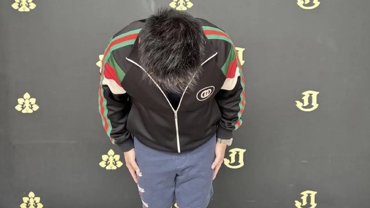 宾宾哥上个月才在校园开直播挨轰，事后还鞠躬道歉。翻摄宾宾哥脸书