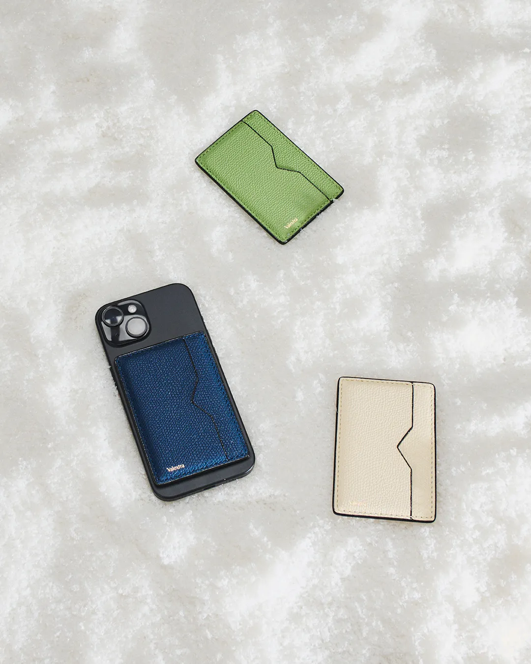 Valextra Magnetic card Case。品牌提供