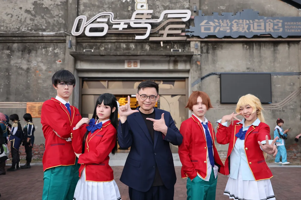 赖瑞隆参加动漫祭，拉近与年轻人距离。翻摄画面