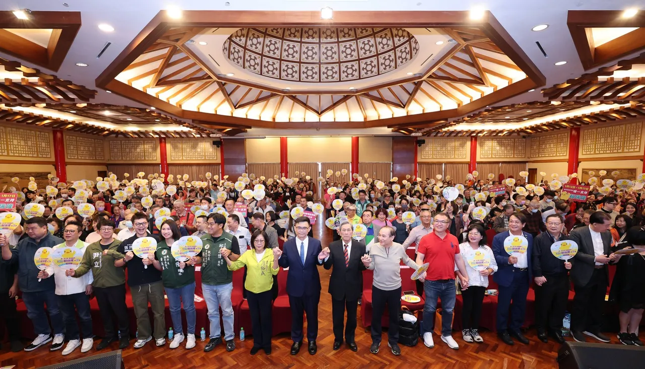 赖瑞隆争取产业界支持。翻摄画面