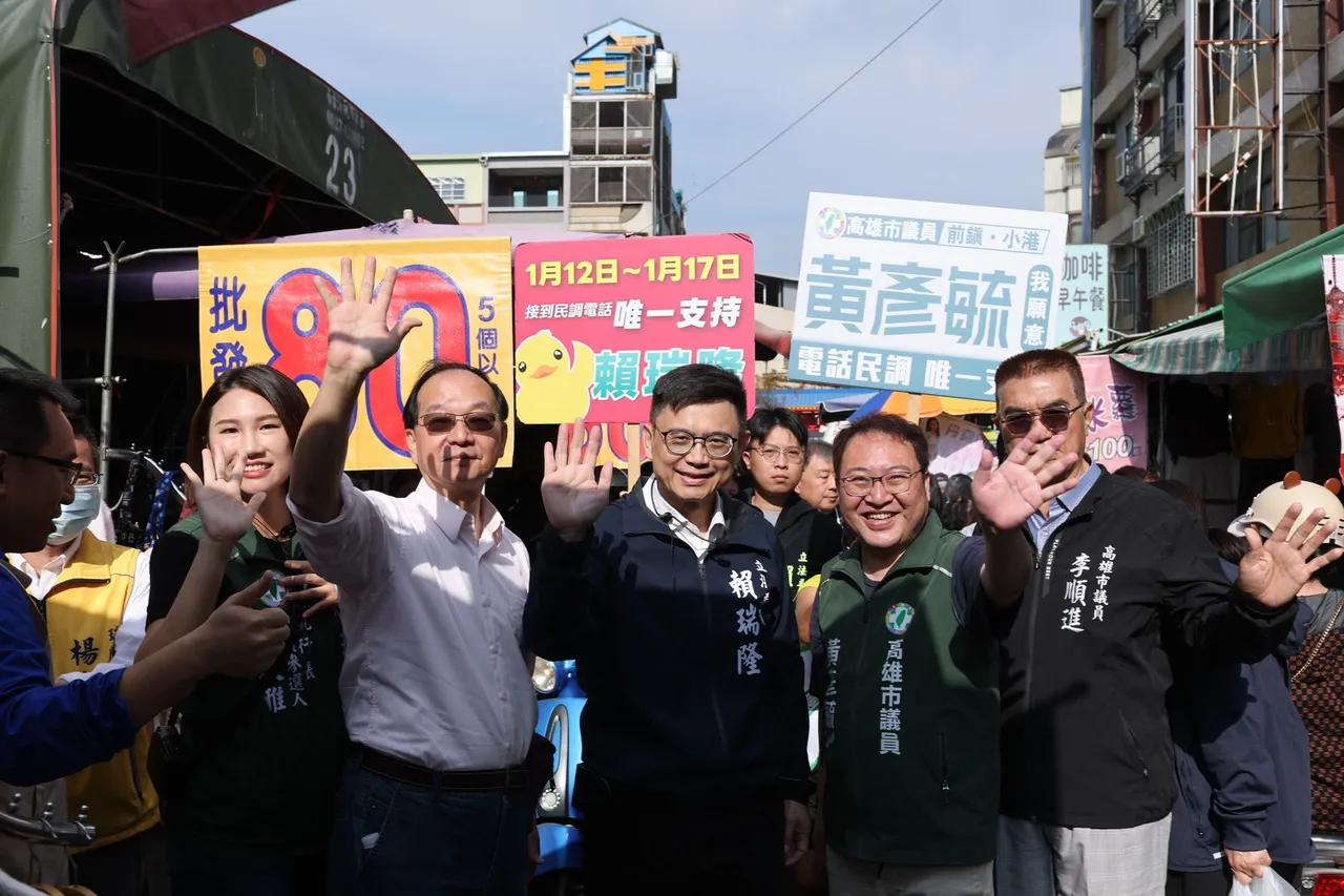 名嘴王瑞德(左2)多次专程南下力挺赖瑞隆。翻摄画面