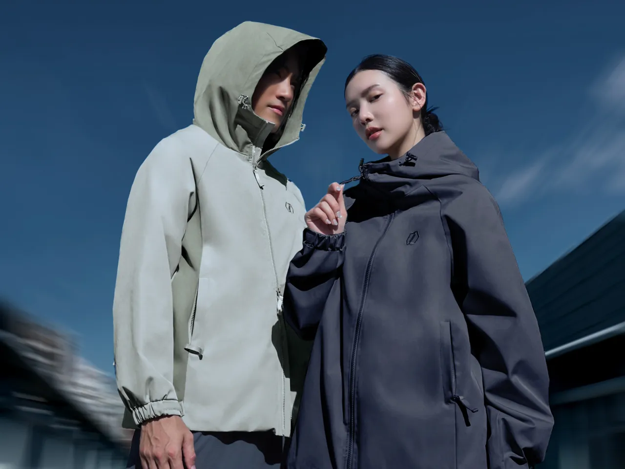 「轻机能极锋衣」，主打轻量与实用性，整件重量仅约0.5公斤，好携带、好收纳，面料防风且经 SGS 认证5级防泼水。业者提供