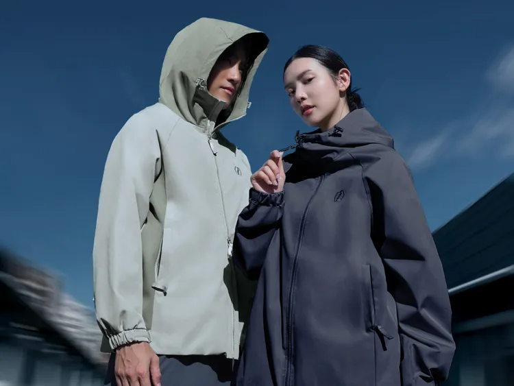 「輕機能極鋒衣」，主打輕量與實用性，整件重量僅約0.5公斤，好攜帶、好收納，面料防風且經 SGS 認證5級防潑水。業者提供