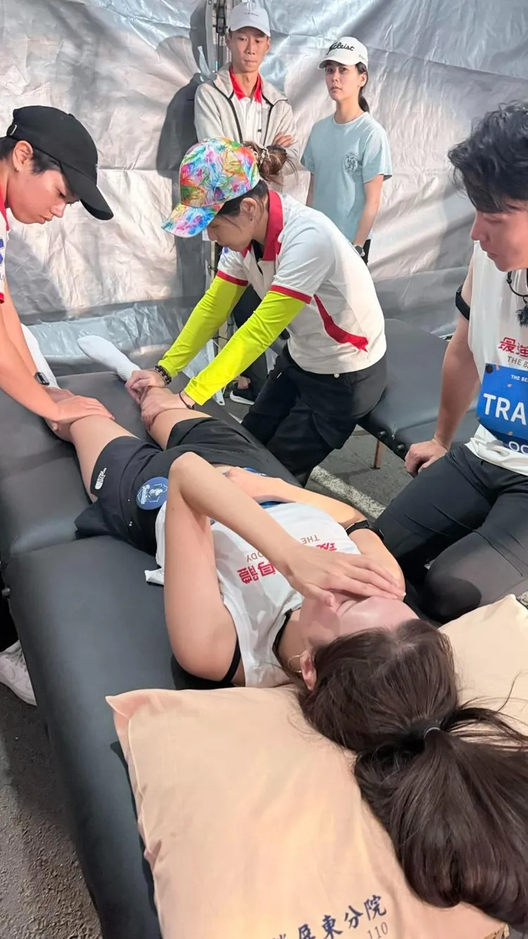 南珉貞昨錄影中途受傷，被抬進醫護站。翻攝南珉貞Threads