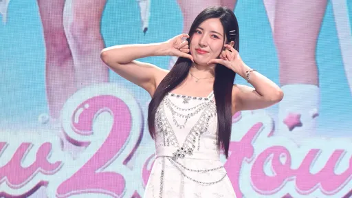 出事了！ 啦啦隊女神錄影中途突「倒下」　痛苦掩面急送救護站