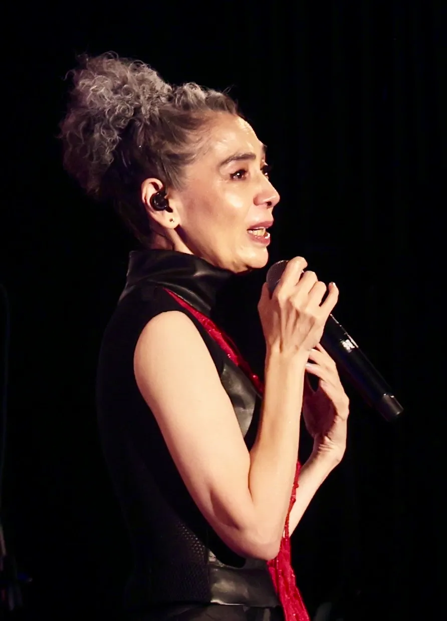 賴佩霞再現金嗓。尚時代文創娛樂提供