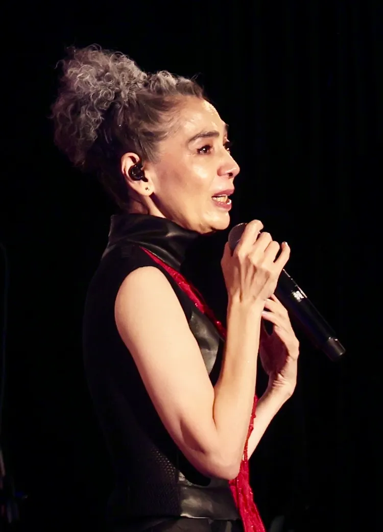 賴佩霞再現金嗓。尚時代文創娛樂提供