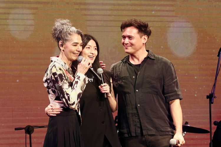 賴佩霞開唱邀倪安東管磐助陣　AI動畫喚母親記憶淚灑舞台