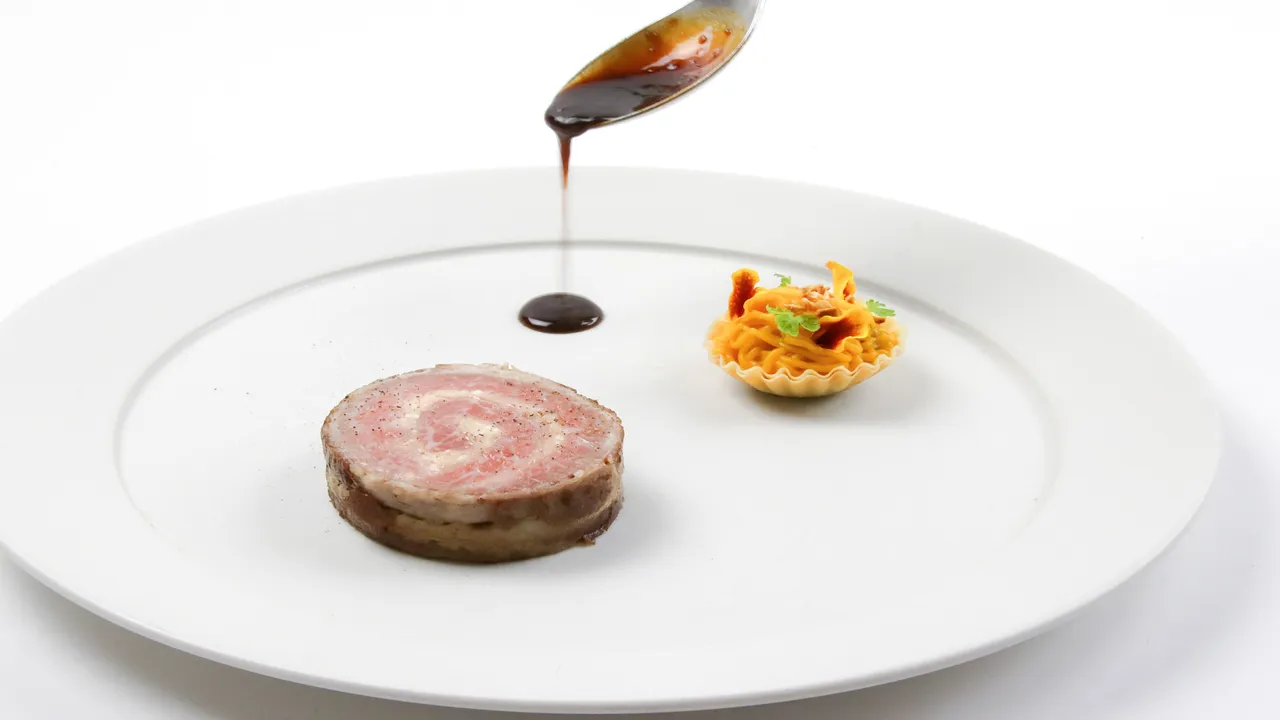 日本A5和牛，口感柔嫩多汁，酱汁辛香浓郁饱满。业者提供