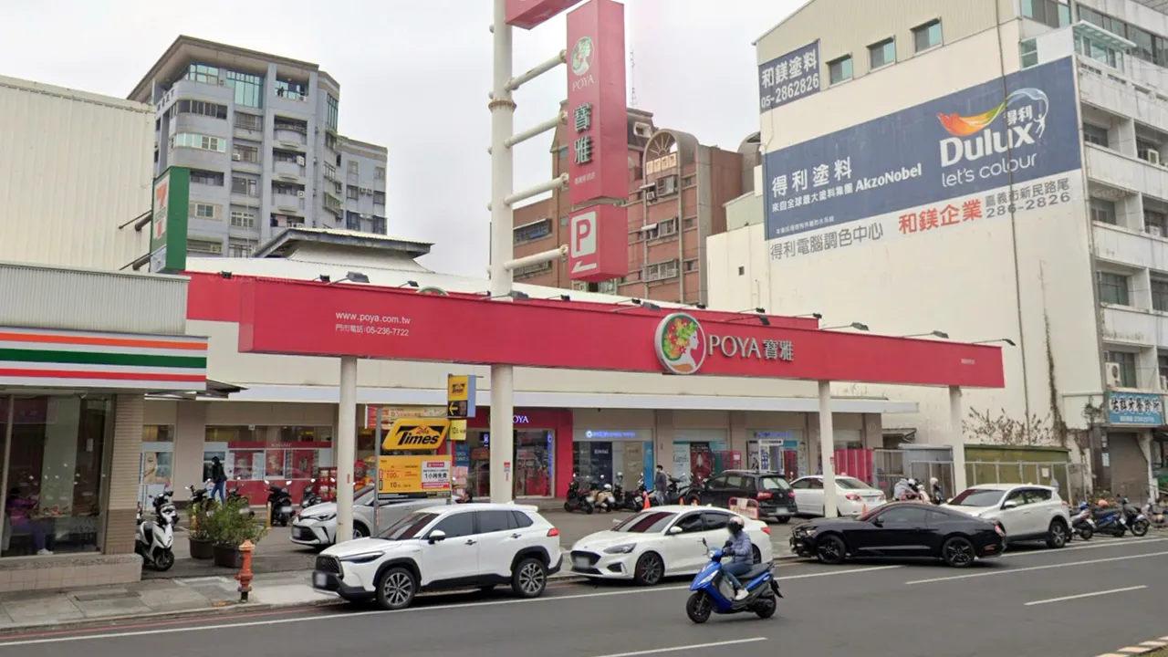 距离30公尺开两间宝雅为什么？　官方解答「招牌颜色」是关键