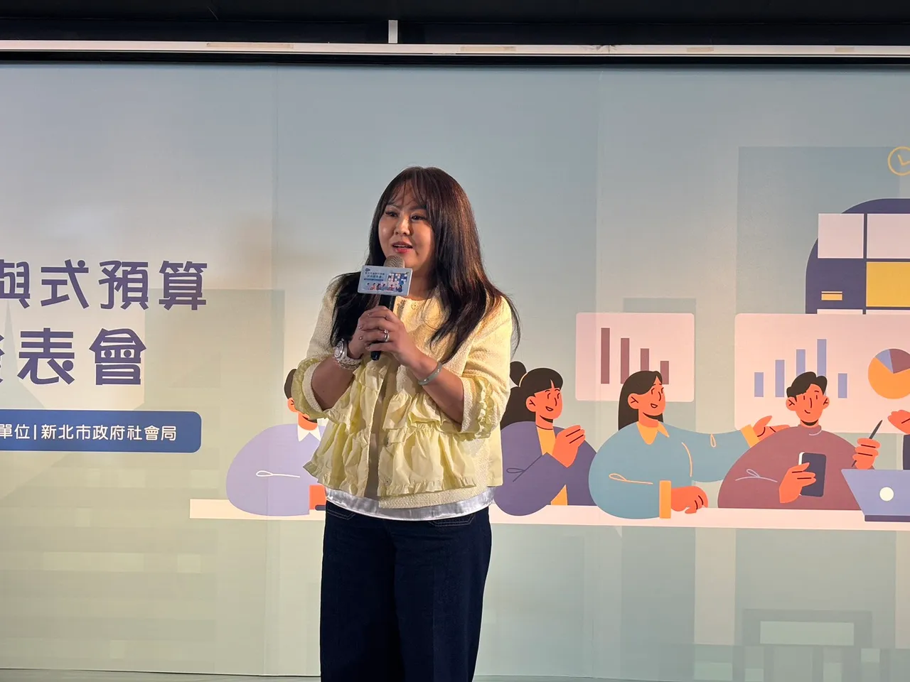 今年通过培训的6位「新北审议员」之一的陈姵君，表示很高兴学会要怎么把民众的需求整理好、说清楚，让这些声音真的有机会被看见。翻摄画面