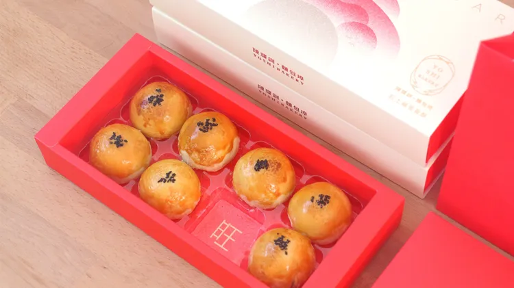 陳耀訓的紅土蛋黃酥過去一顆難搶。翻攝自陳耀訓臉書