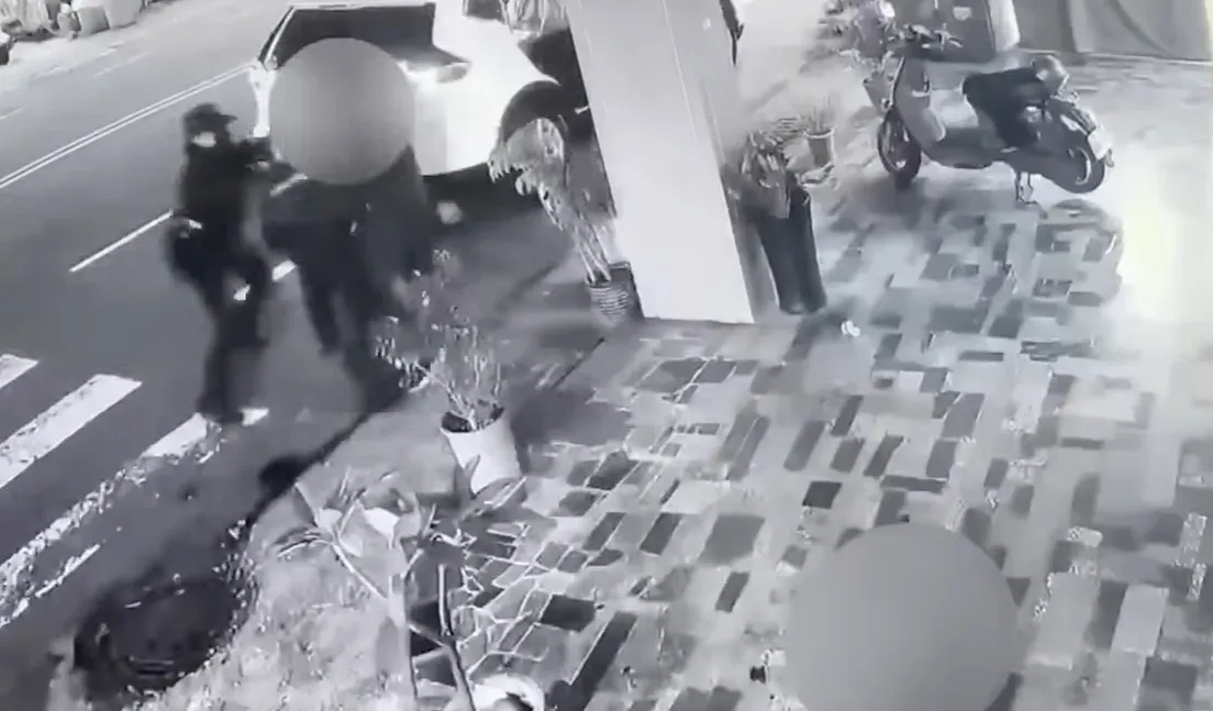 遭开罚单抄斧头砍女警？迁怒错人了　狠男疑同地点2度遭罚！警方回应了