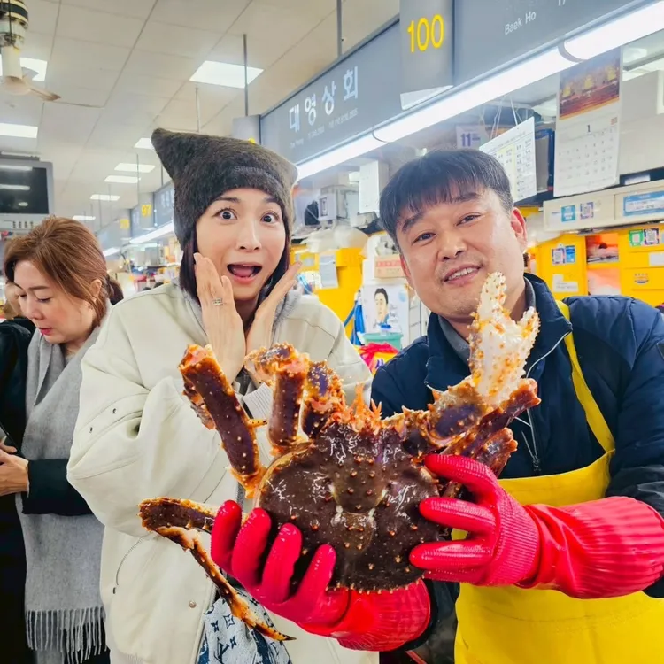 江祖平造訪海鮮市場。翻攝江祖平Threads