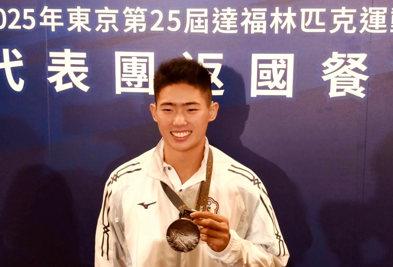 听奥银牌危宇泽准备面试台清交　曝未来规划想当物理治疗师