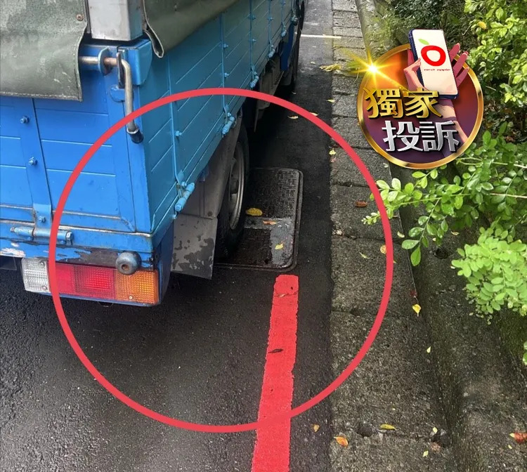 貨車後車身超出車格，涵蓋了紅線範圍，遭檢舉達人不分日夜檢舉，車主苦吞12張罰單，估計總罰金達7200元。投訴人提供