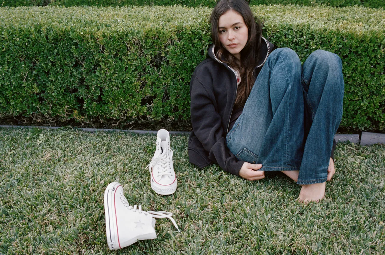 全新聯名以高筒Chuck 70鞋型為藍本，並以簡約精緻美學為出發點。品牌提供