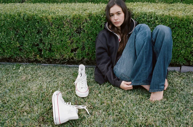 全新聯名以高筒Chuck 70鞋型為藍本，並以簡約精緻美學為出發點。品牌提供