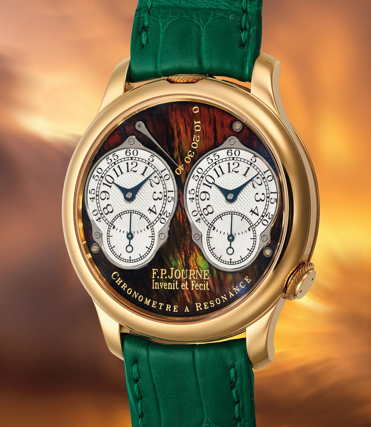 F.P. Journe量僅10只的兩地時區天文台腕錶，以近370 萬美元（約台幣1.15億）成交。富藝斯提供