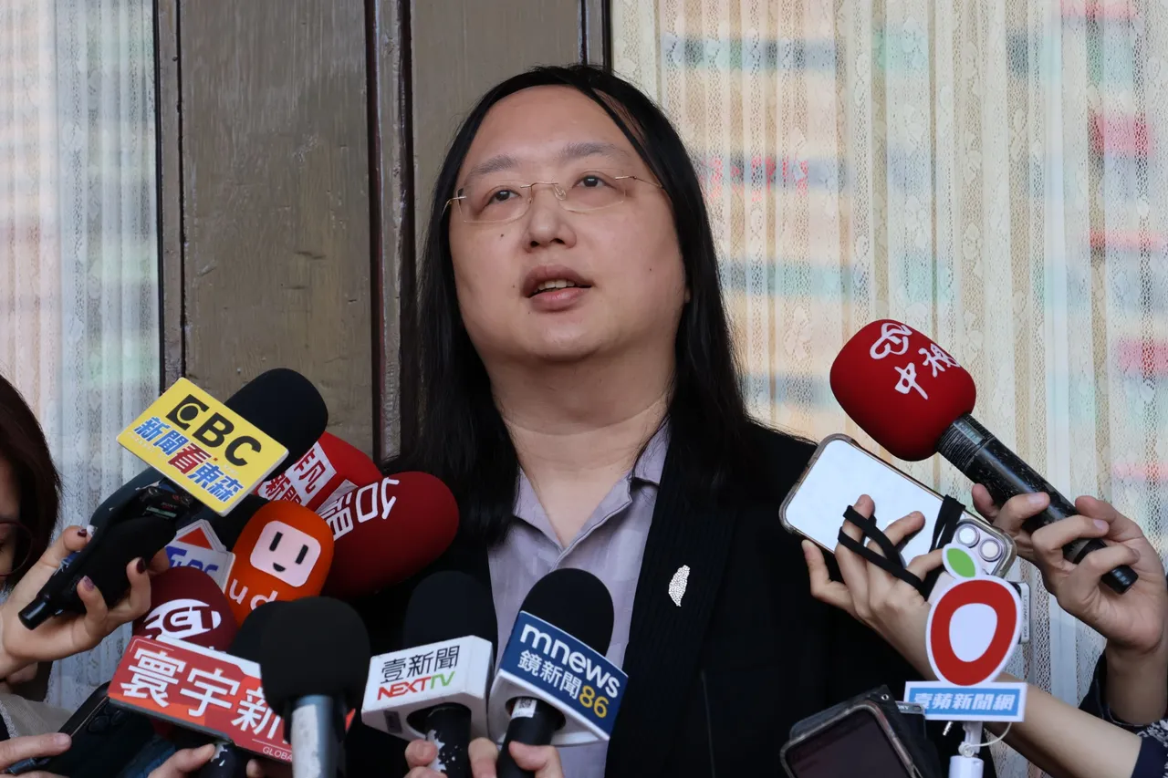 台湾之光！前「天才IT大臣」获颁另类诺贝尔奖　唐凤：AI有助巩固民主