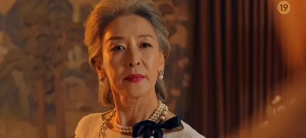 尹石花曾演出《Penthouse 上流战争3》。翻摄SBS