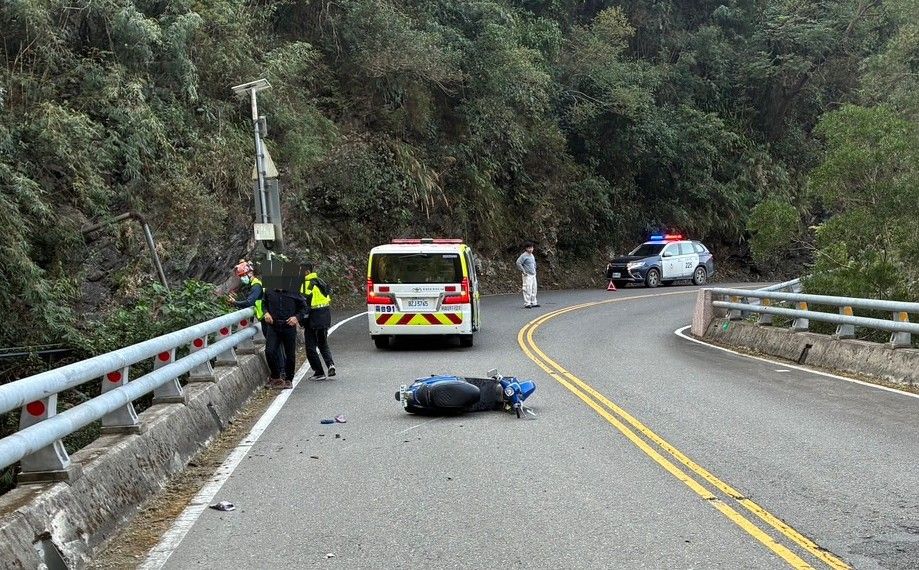 台24線霧台段驚傳意外!女子摔車拋飛 墜20公尺深河谷生死未卜