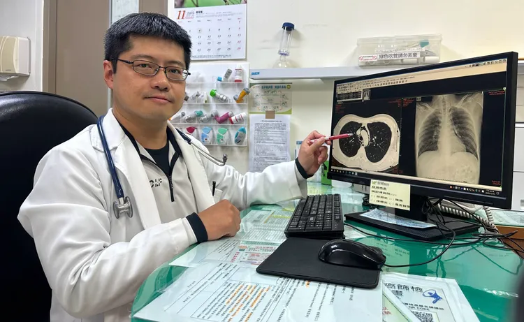 胸腔内科主治医师陈君礼说，剧烈咳嗽、激烈运动、吹奏乐器、猛烈大笑，均可能引起自发性气纵膈。丰原医院提供