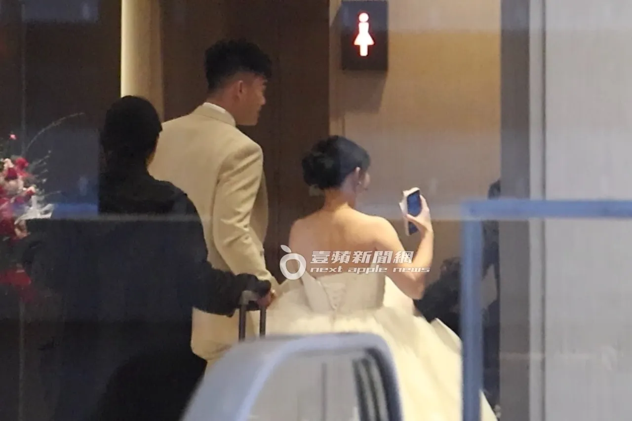 王齐麟甜牵陈诗媛。特勤中心摄