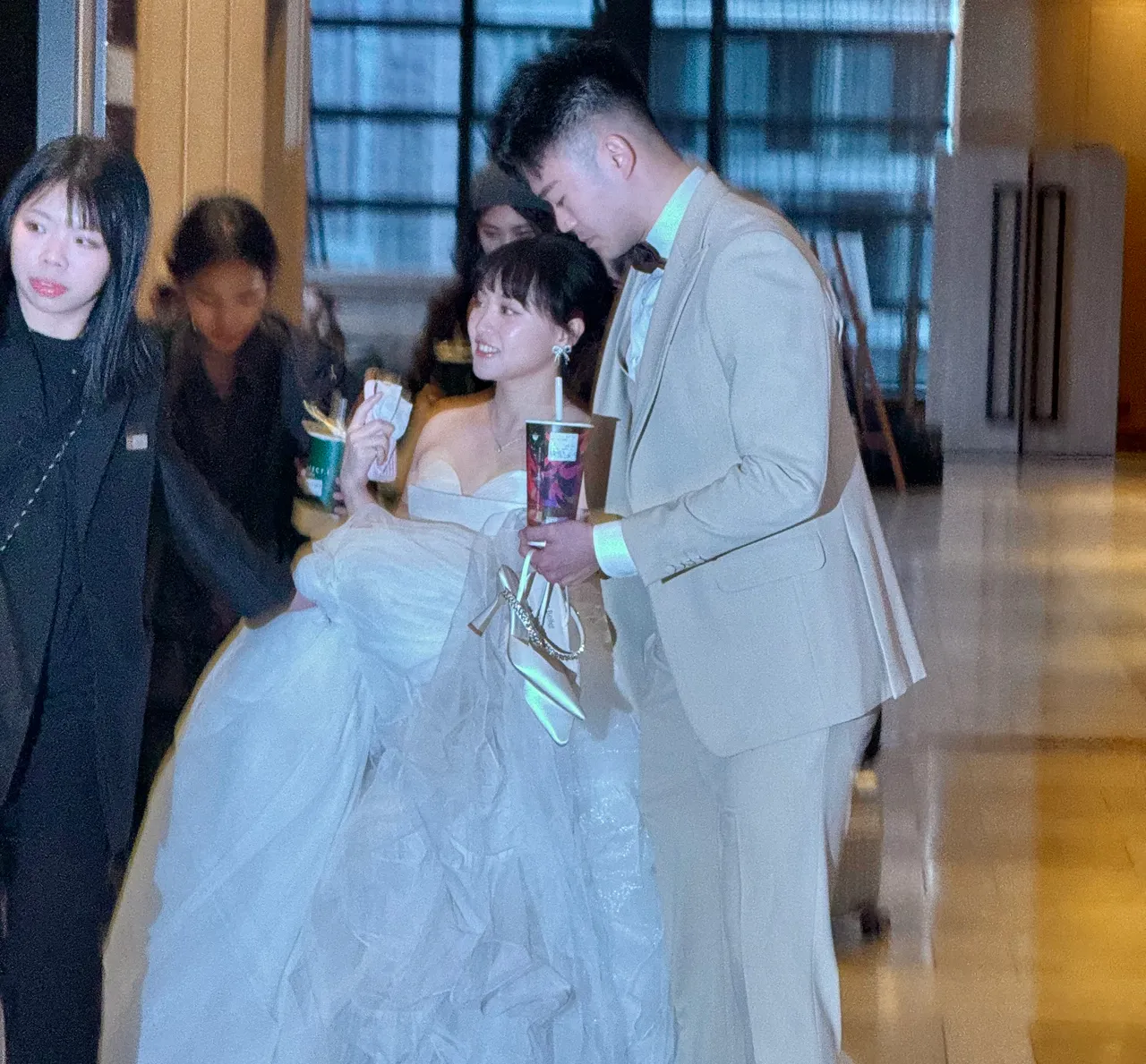 王齐麟满眼甜蜜注视陈诗媛，深怕她跌倒。林秭渝摄