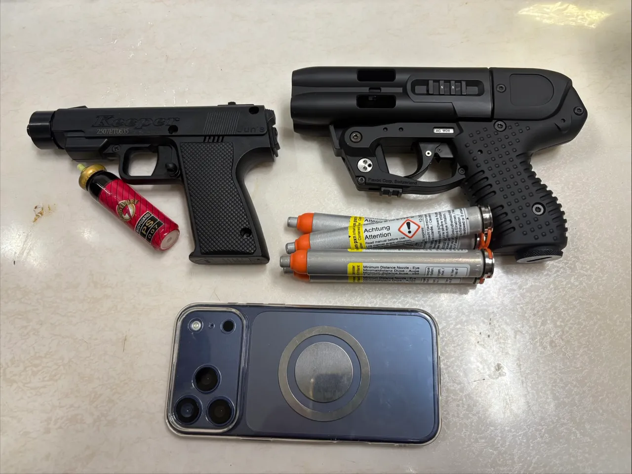 火药式辣椒枪是否有杀伤力，目前已送刑事局鉴验中。翻摄画面