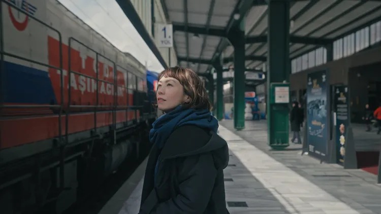 新加坡歌手陳潔儀前往土耳其，登上「東方快車」，體會「相遇即是緣分」的溫度。公視、新傳媒提供