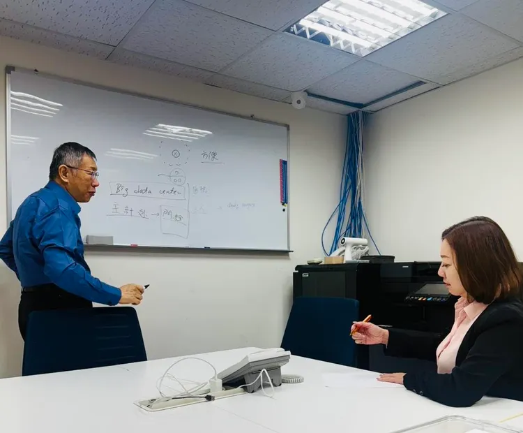 陳琬惠向柯文哲請益宜蘭醫療、南港東移等政見擘畫。翻攝自陳琬惠臉書