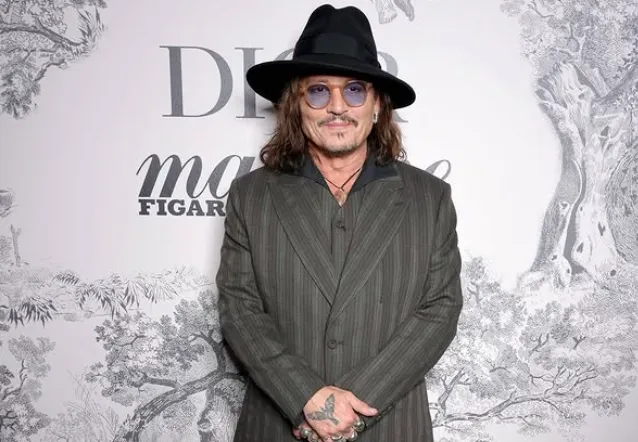 强尼戴普东京动漫展离谱大迟到！乱象连环爆　粉丝花1.5万买罪受