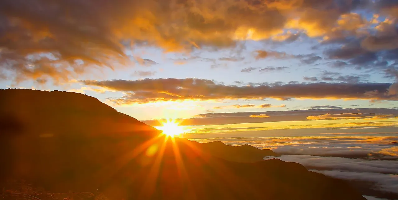南横高山的日出美景。台东县政府提供
