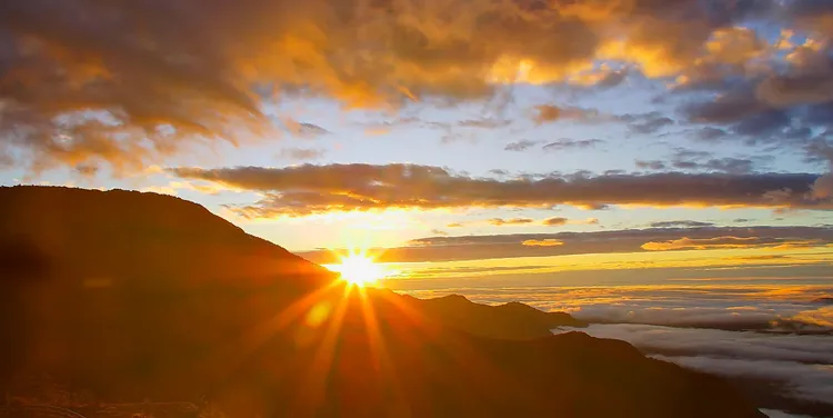 南橫高山的日出美景。台東縣政府提供