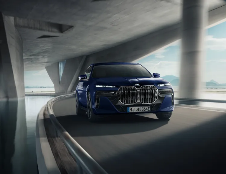 全新年式BMW 7系列豪華旗艦車款，提供735i Pure Excellence、735i M Edition以及740i M Edition車型，建議售價475萬元起。原廠照片