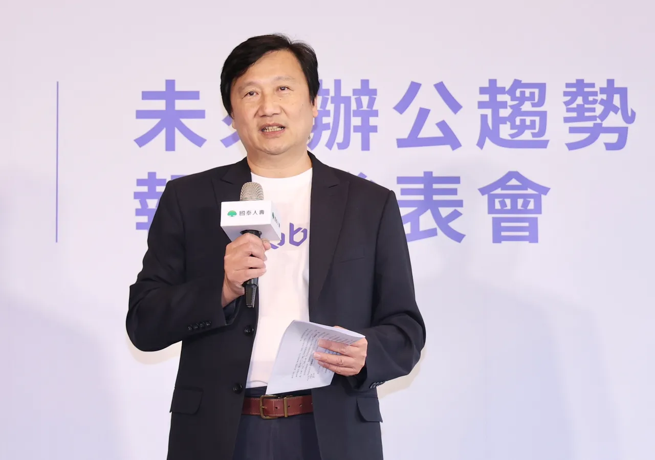 面对不断变化的市场需求，国寿今发布金融业首份《未来办公趋势报告》。图为国泰人寿不动产管理部副总经理郭文铠。庄宗达摄